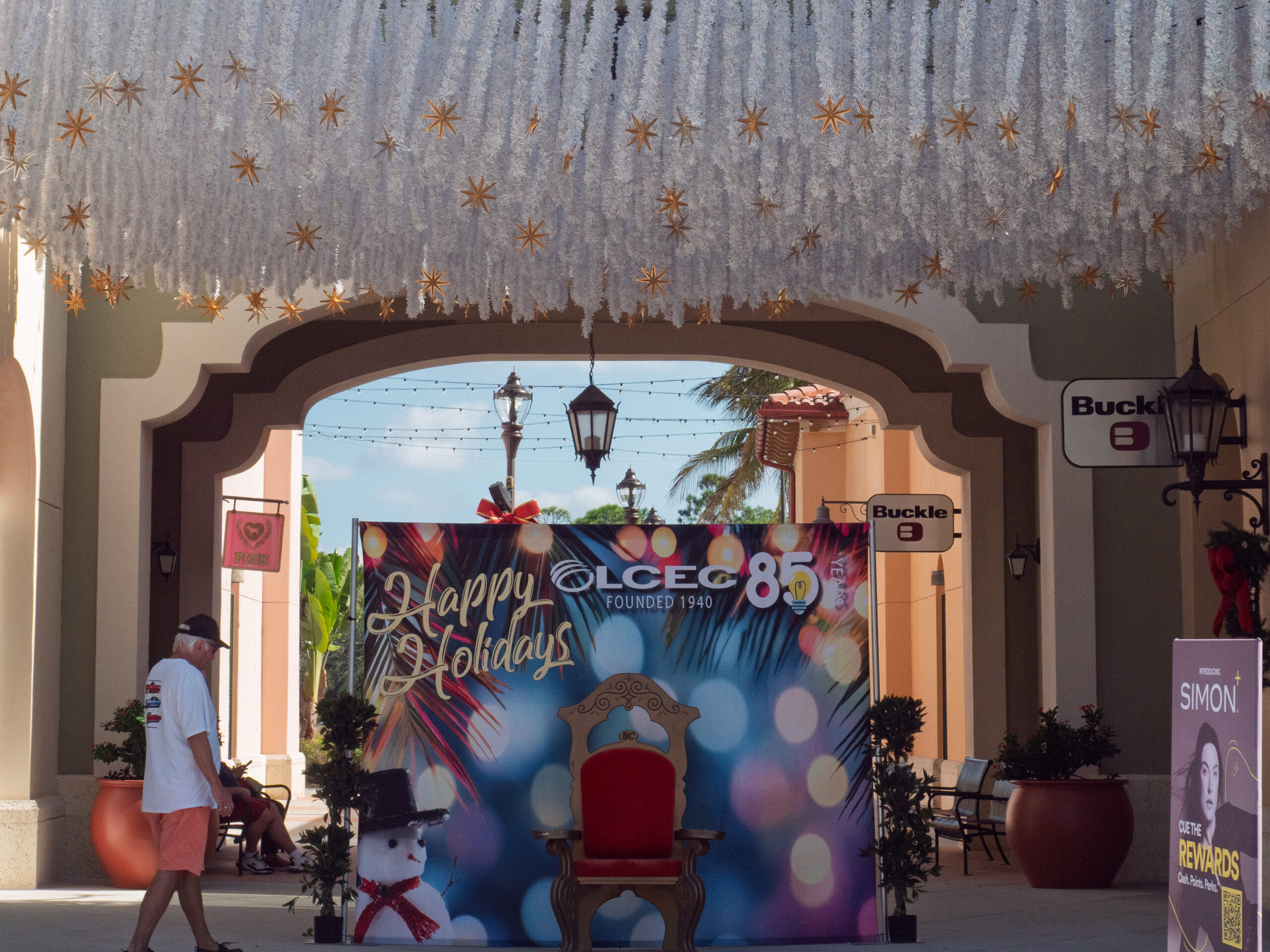 Coconut Point Holiday Celebration Brings Tropical Parades, Live Entertainment, and a Community Tree Lighting to Estero